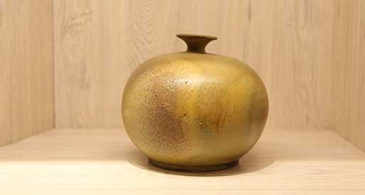 钦州最大的坭兴陶茶叶罐，又可作坭兴陶花瓶美观实用