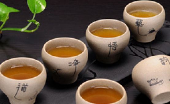 坭兴陶厂家给大家说说粗陶茶具和紫砂茶具的区别